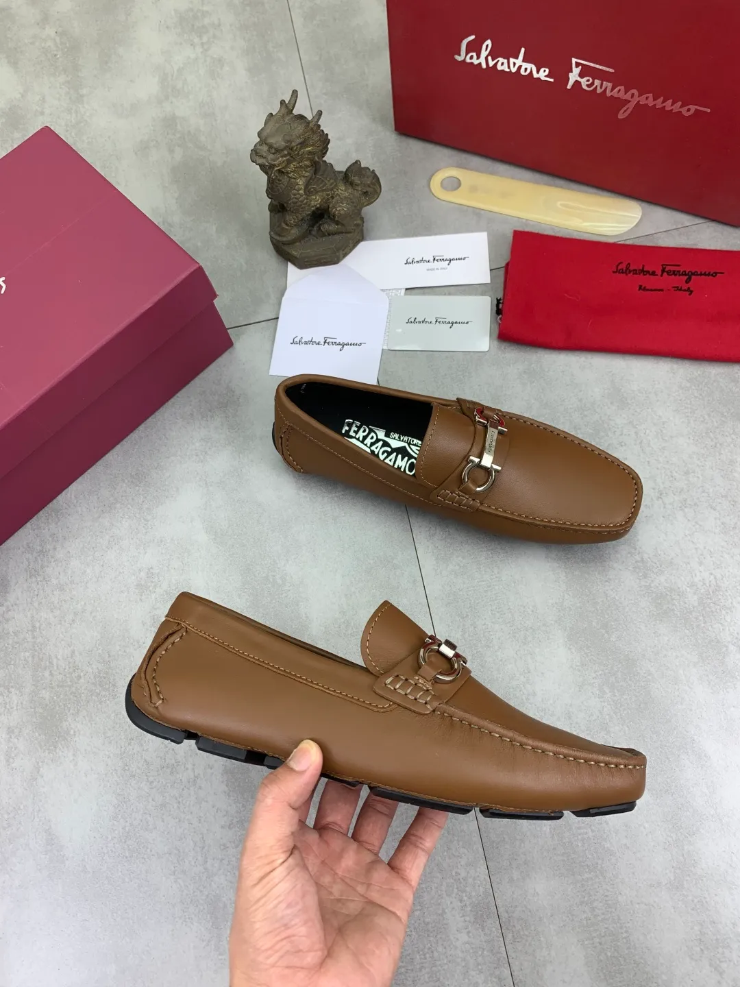 Men's shoes 💰P542 New model, high quality [Ferragamo/Ferragamo] Latest lazy slip-on shoes Original imported calfskin, imported cowhide lining + original luxury metal buckle + original combination outsole Comparison without pressure Code number: 38-45